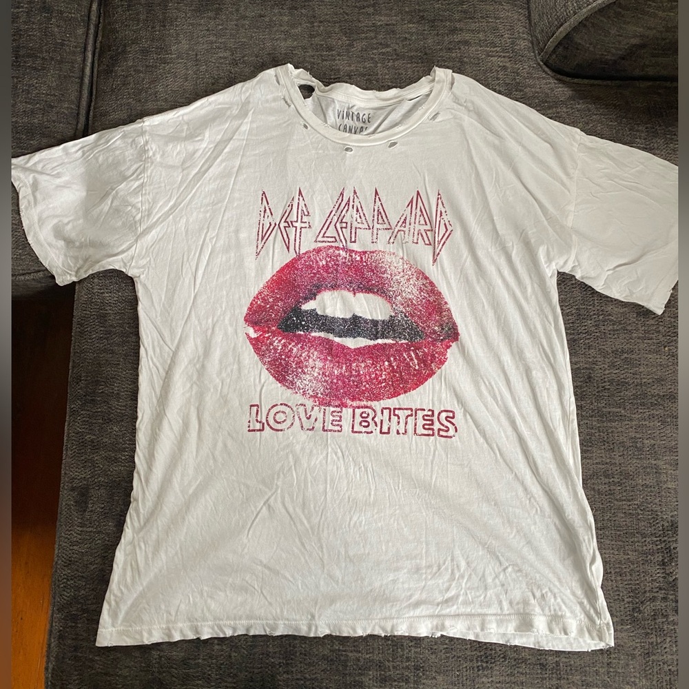 White Def Leppard distressed Graphic Tee